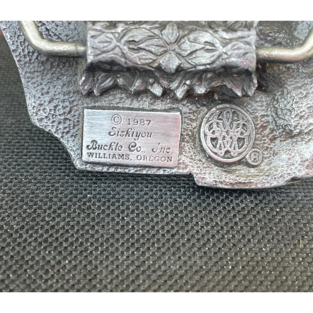 Siskiyou 1987 Vintage RV Motorhome Mountain Scene Belt Buckle L-50 Silver Pewter
